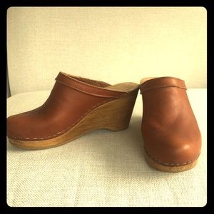 No.6 Store wedge clogs